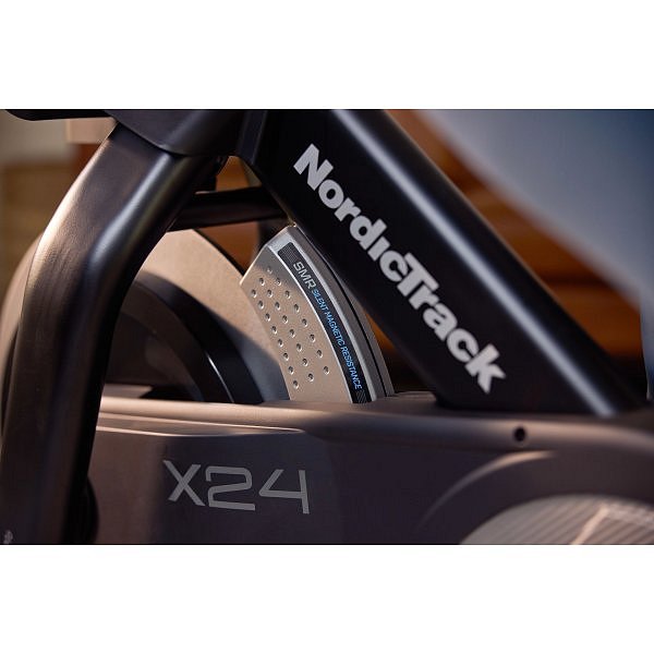 Cyklotrenažér NORDICTRACK X24